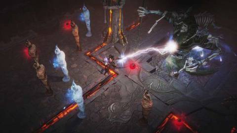 Diablo Immortal players battle a giant demon