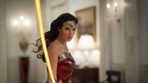 Gal Gadot as Diana flipping her lasso of truth in the White House in Wonder Woman 1984