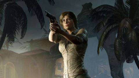 Shadow of the Tomb Raider - Lara aiming a gun