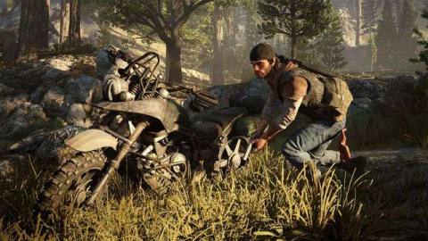 Days Gone - Deacon creeps past motorcycle with drawn pistol
