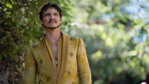 Pedro Pascal in Game of Throes yellow robe