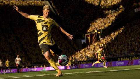 Marco Reus of Borussia Dortmund prepares to take a shot in FIFA 21.