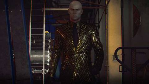 Agent 47 in his gold suit from Hitman 3’s Greed Seven Deadly Sins DLC