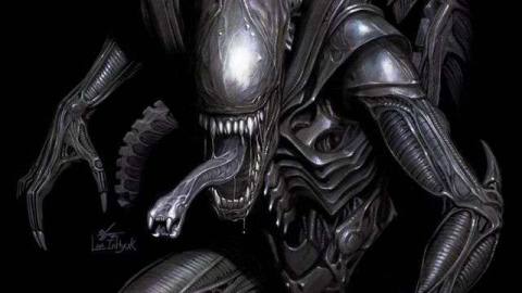 A xenomorph alien snarls at the camera on a black background, on the cover of Alien #1, Marvel Comics (2021).