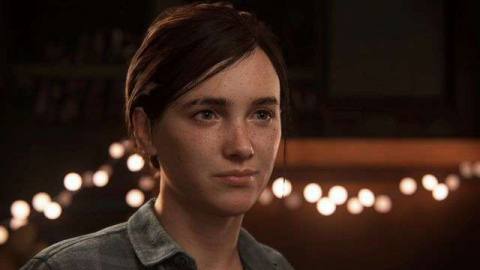 Ellie with lights behind her in The Last of Us Part 2