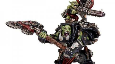 An Ork Warboss in armor. Note the wee li’l rot up on his shoulders with a stubber. He’s so CUTE!