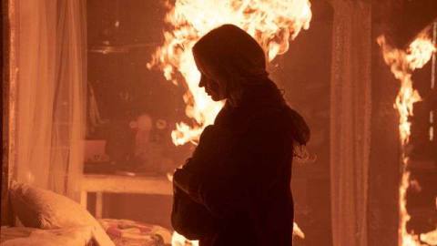 Evelyn, holding her daughter in front of flames, in A Quiet Place Part II