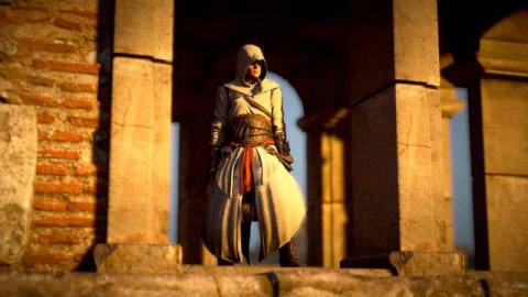 Eivor dressed as Altair in Asassins Creed Valhalla
