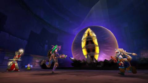 World of Warcraft Classic - a handful of adventurers fight C’Thun, a giant eyeball Old God in the ruins of Ahn’Qiraj