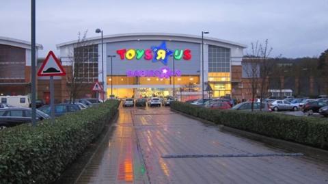 Toys “R” Us reportedly returning to the UK