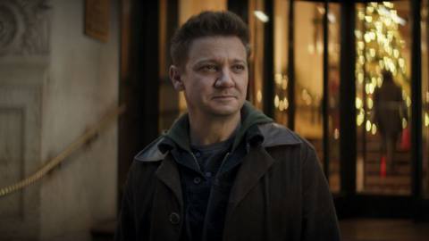 Clint Barton (Jeremy Renner) standing outside an expensive Manhattan hotel in Hawkeye.