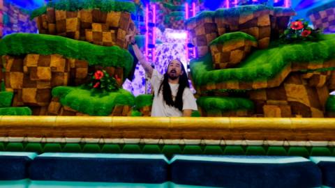 DJ Steve Aoki played a disappointing virtual concert for Sonic’s 30th anniversary