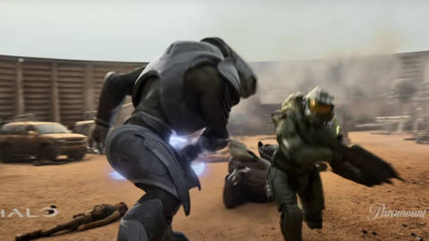 Master Chief fighting an Elite in the Halo TV show trailer