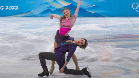 Mueller and Dieck do an ice dance inspired by the Joker and Harley Quinn