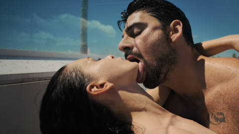 Massimo (Michele Morrone) gives Laura (Anna-Maria Sieklucka) a ginormous erotic chin-lick in the hot tub in 365 Days: This Day