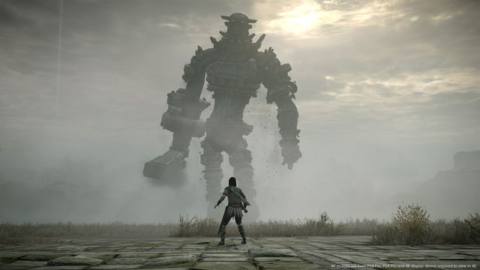 Shadow of the Colossus PS4 - Wander looks up at Gaius, the third colossus