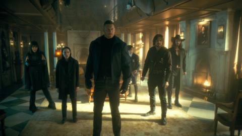 (L to R) Emmy Raver-Lampman as Allison Hargreeves, Elliot Page, Tom Hopper as Luther Hargreeves, Aidan Gallagher as Number Five, David Castañeda as Diego Hargreeves, Robert Sheehan as Klaus Hargreeves in The Umbrella Academy.