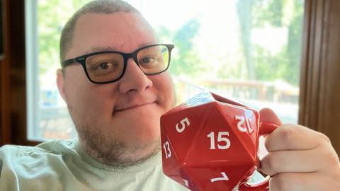 Meet the TikToker who lets a D20 decide what goes into his lunchtime sandwiches
