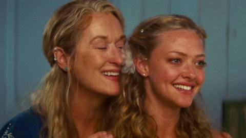 Donna Sheridan-Carmichael (Meryl Streep) and her daughter Sophie Sheridan (Amanda Seyfried) in Mamma Mia!