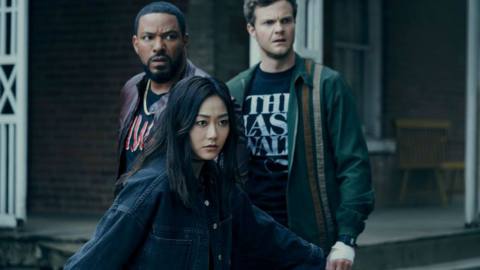 M.M. (Laz Alonson), Kimiko (Karen Fukuhara), and Hughie (Jack Quaid) stand together