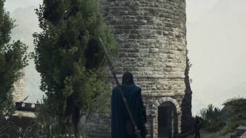 A Dragon’s Dogma hero stares at the Vernworth Prison Gaol to find the Magistrate in the “Caged Magistrate” quest in Dragon’s Dogma 2.