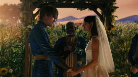 Lucy (Ella Purnell) and her dipshit husband get married in Fallout as Hank (Kyle MacLachlan) looks on
