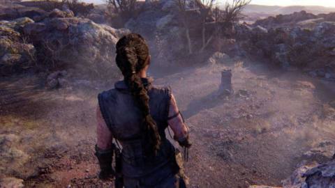 Senua approaches a short stone monolith during the hiddenfolk puzzle solutions in Hellblade 2.