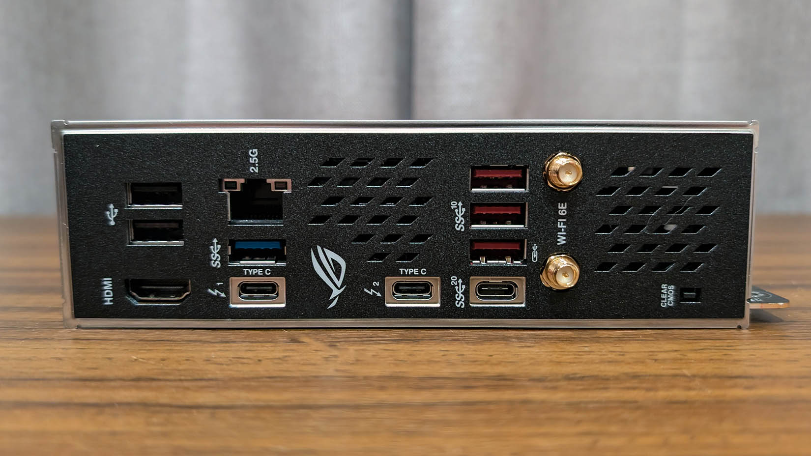 Asus ROG Strix Z790-I Gaming WiFi rear I/O