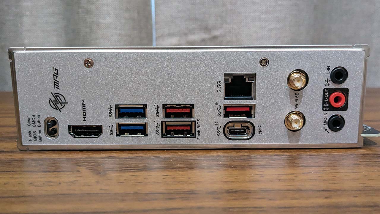 MSI MPG B650I Edge WiFi rear I/O