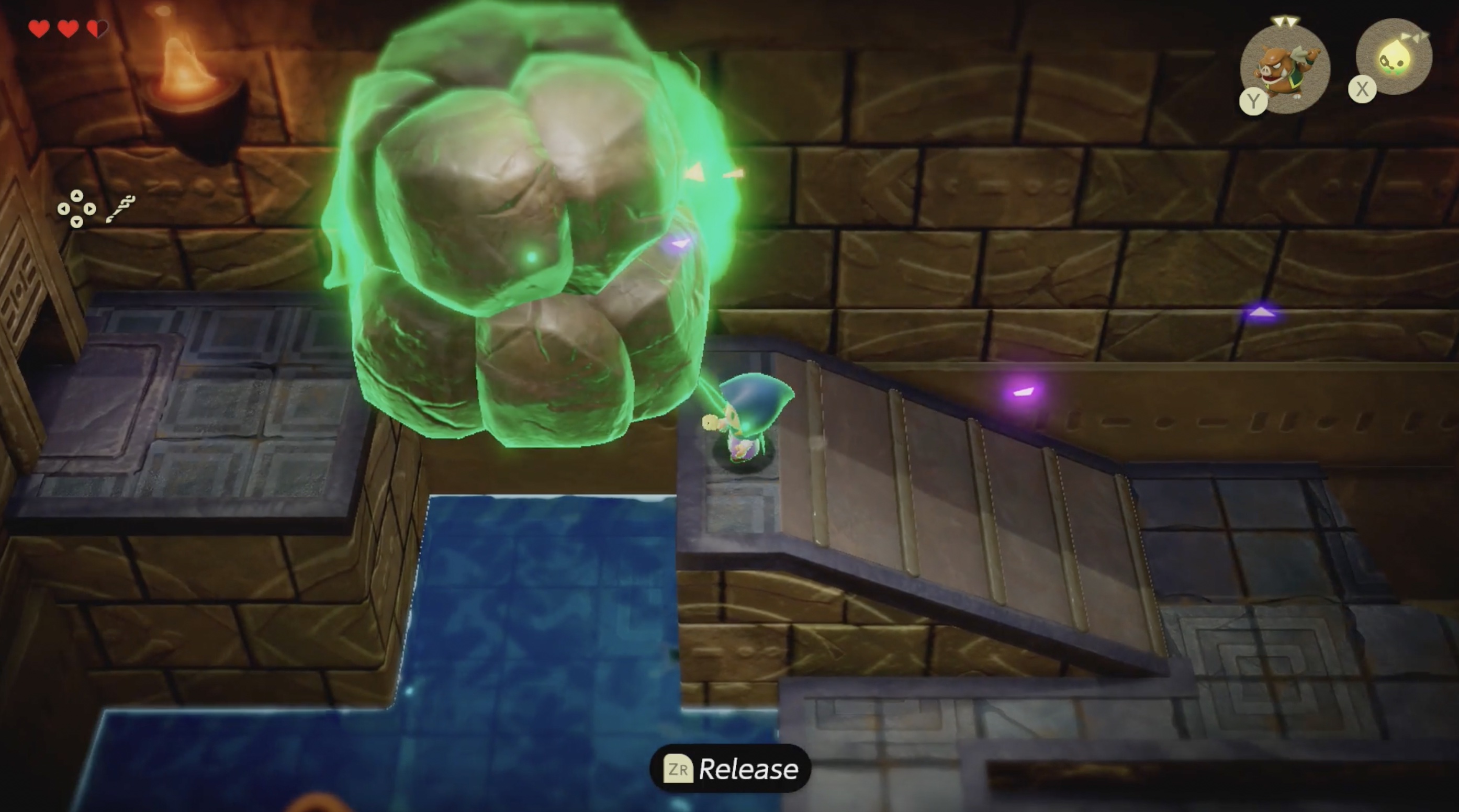 Zelda carries a large boulder in the Suthorn Ruins in Echoes of Wisdom