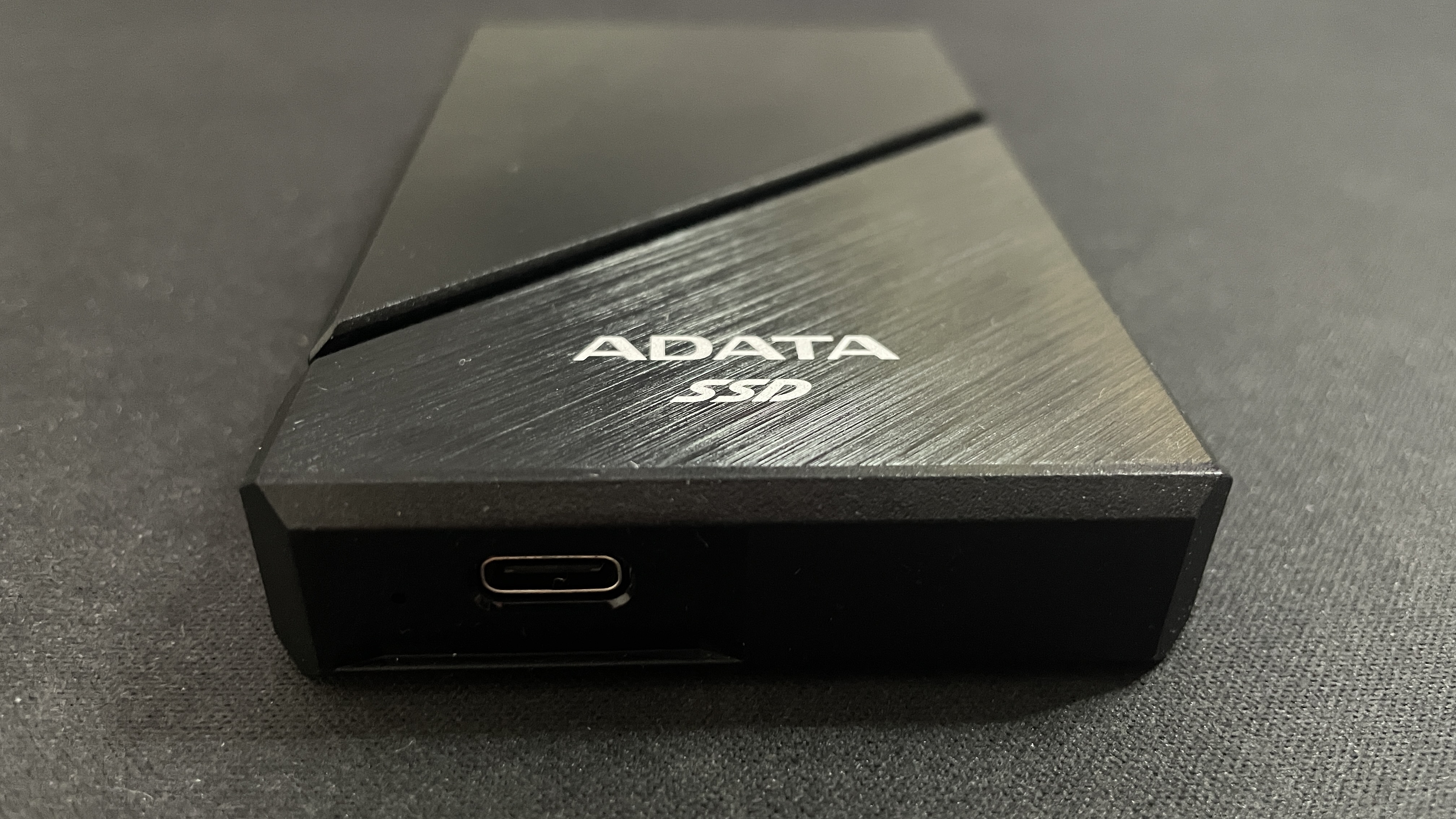 Adata SE920 external SSD USB-C port