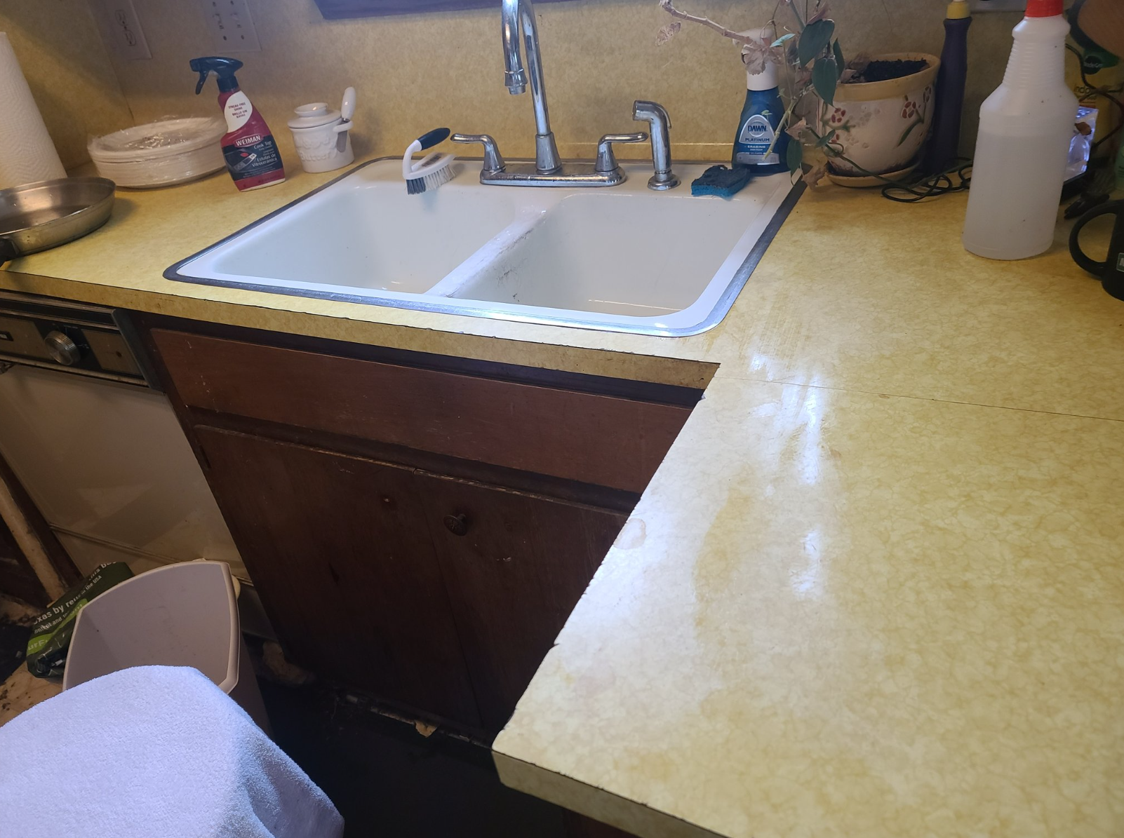 A series of images depicting the staggering difference in the before and after of Asmongold's kitchen sink.