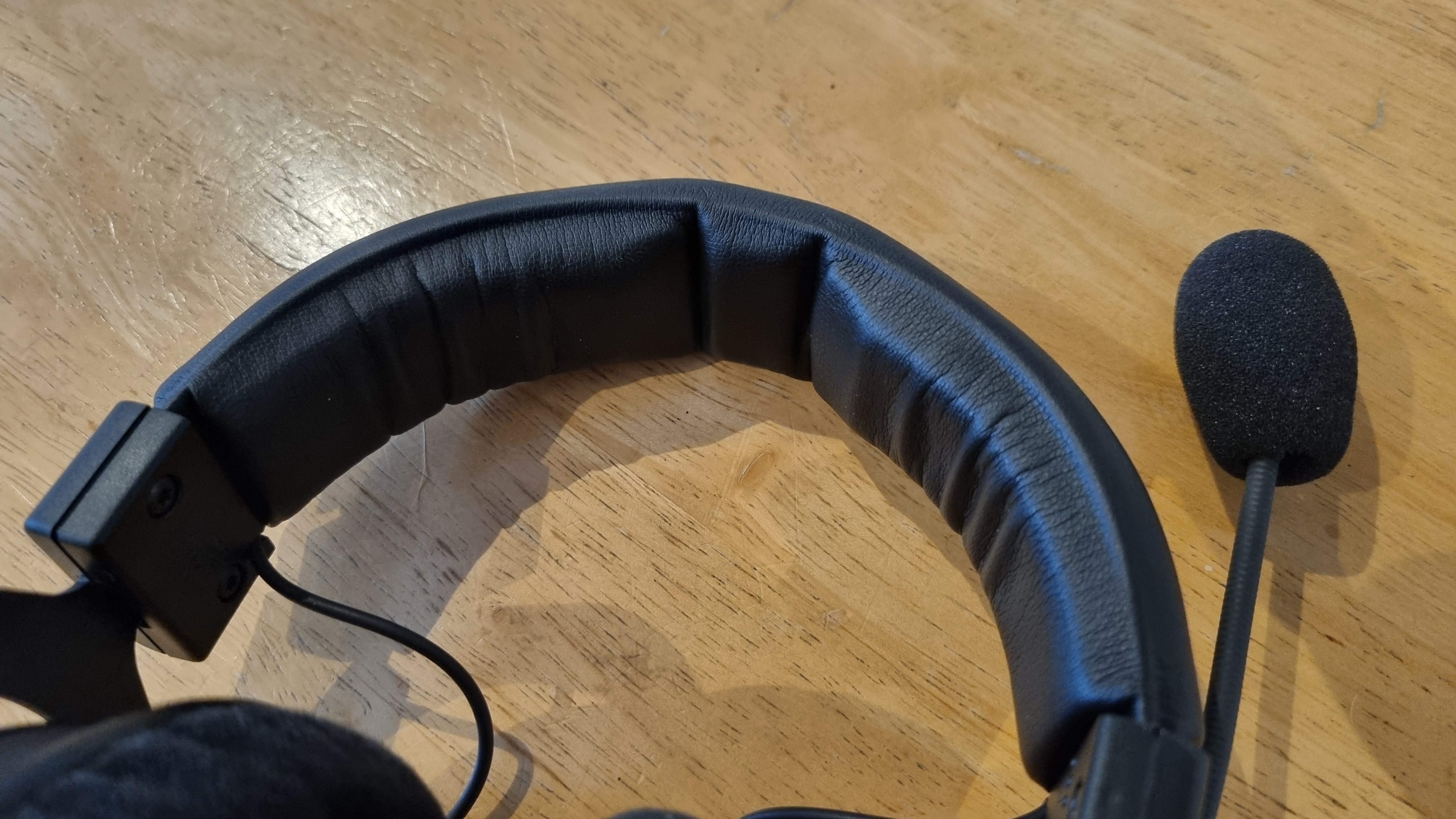 The headband of the Beyerdynamic MMX 300 Pro open-back headset.