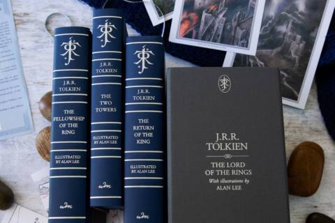 An image showing the spines of the hardcover leatherbound books included with this Lord of the Rings set.