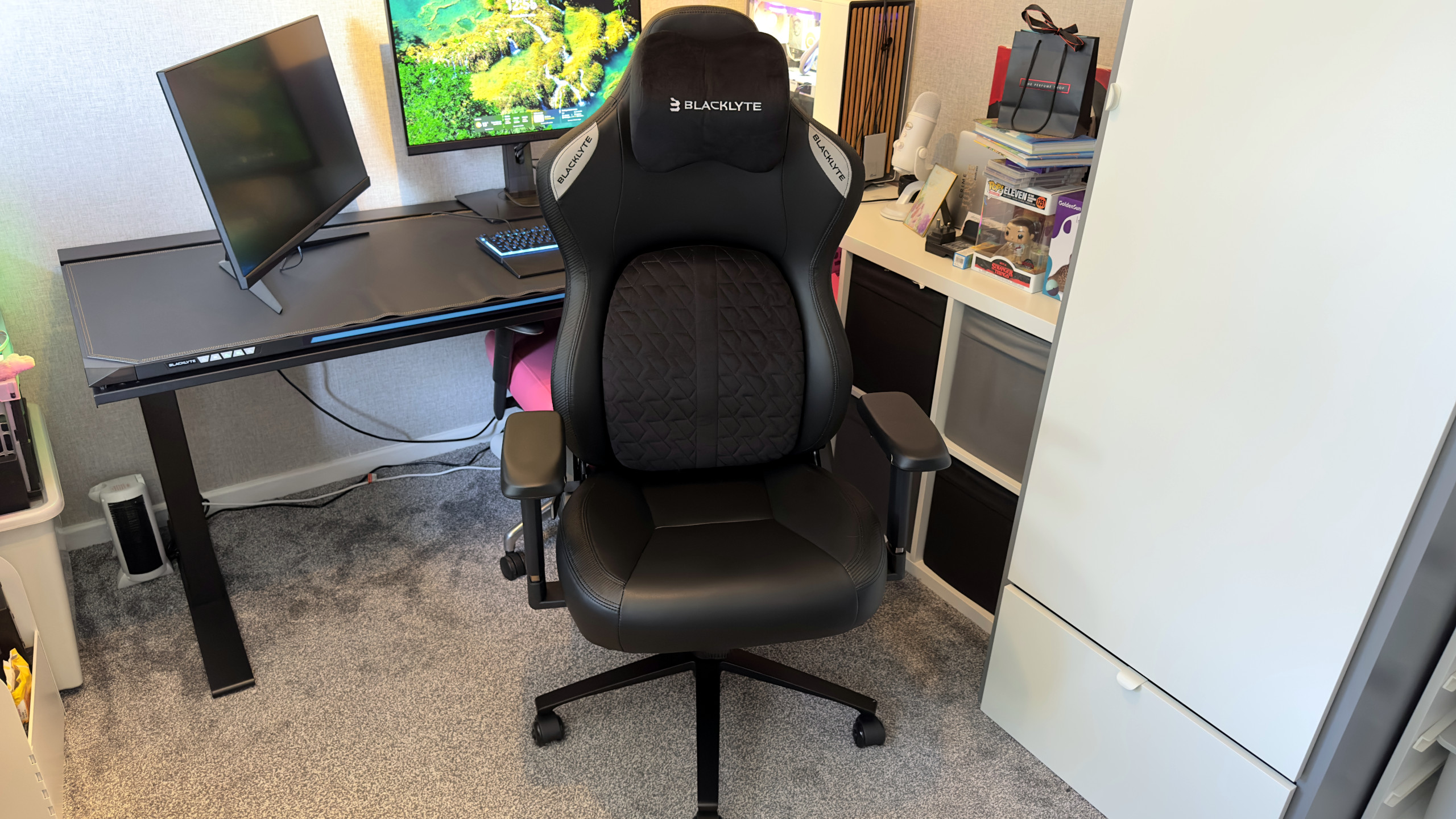 A photo of the Blacklyte Kraken gaming chair