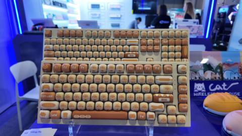 This keyboard combines two of my favorite things: mechanical switches and bread