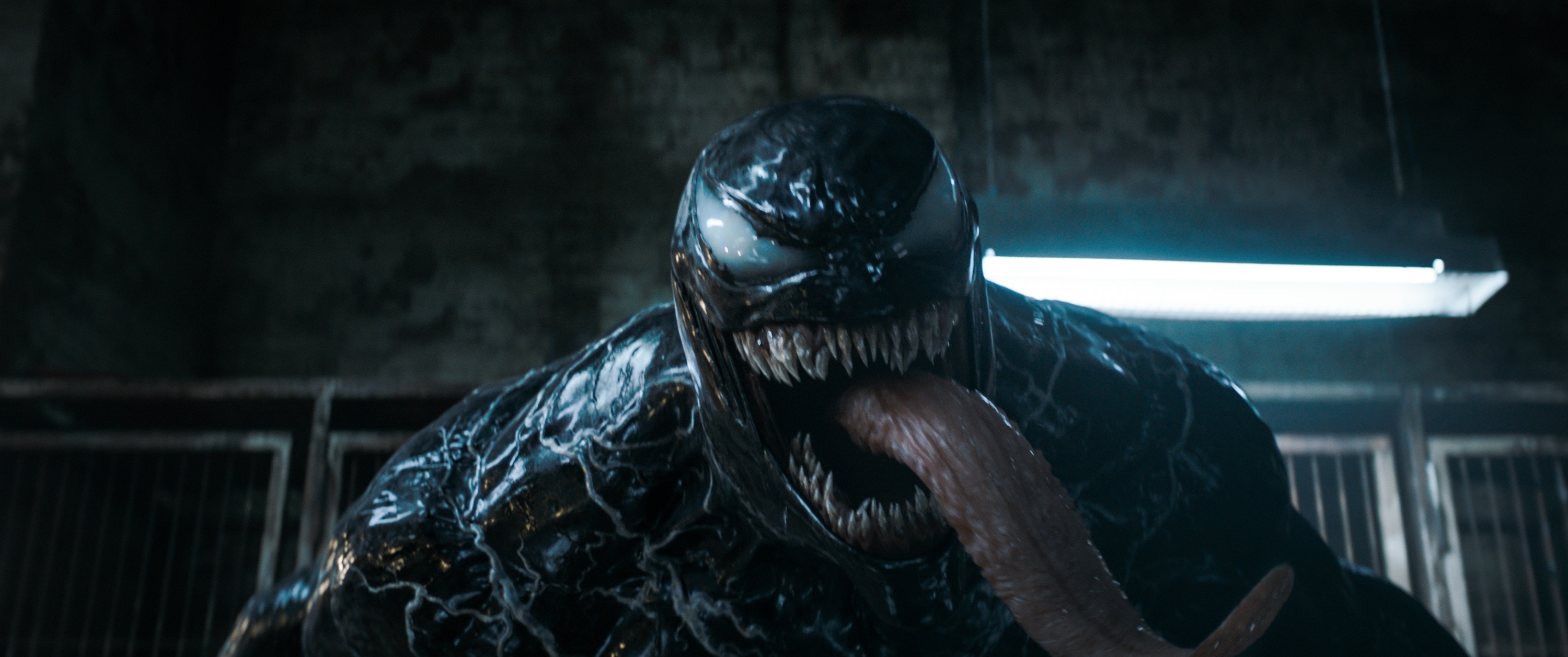 Venom smiling with a long tongue in Venom: The Last Dance. Venom smiling with a long tongue in Venom: The Last Dance.