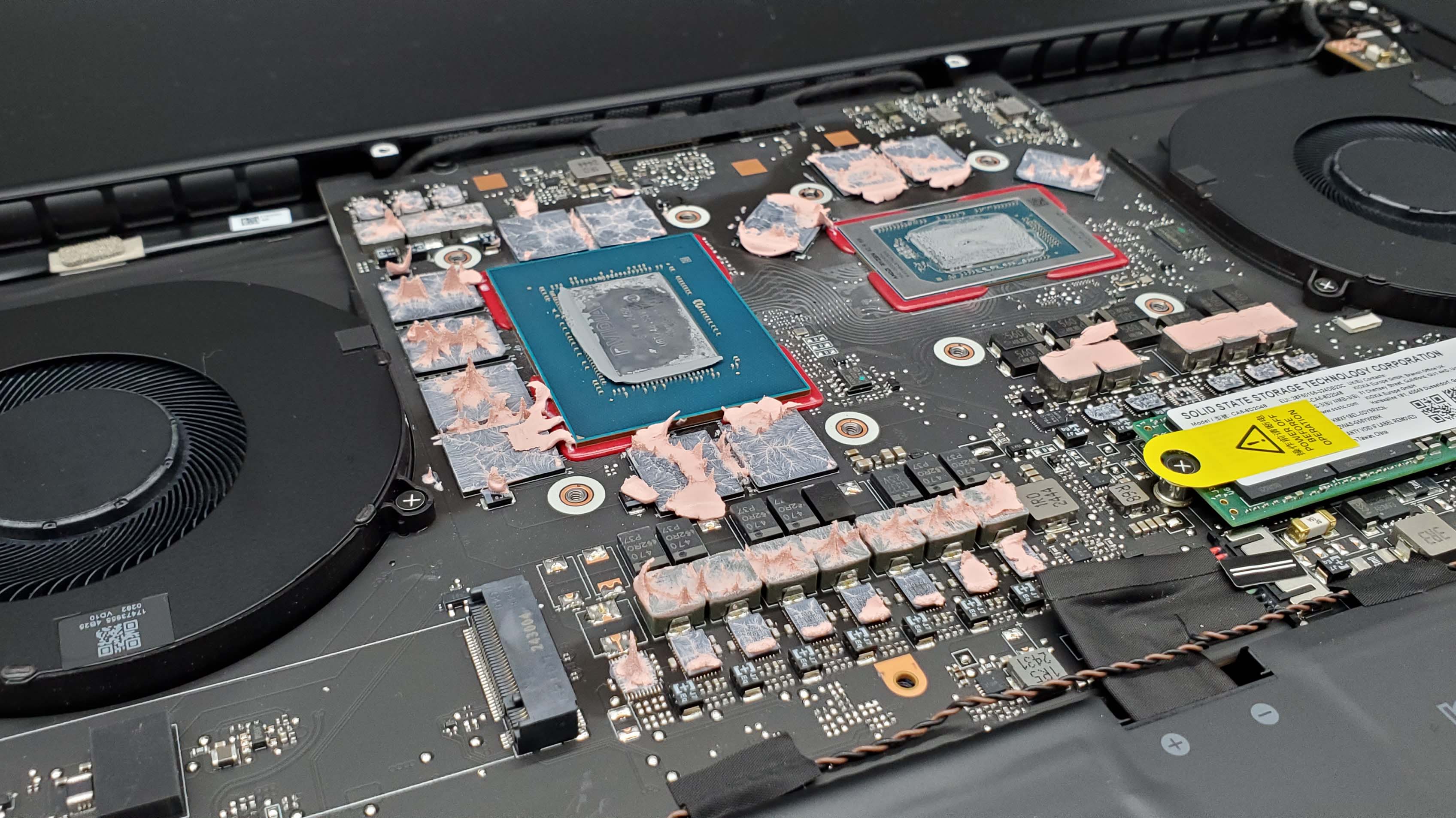 Razer Blade 16 (2025) gaming laptop with RTX 5090 inside