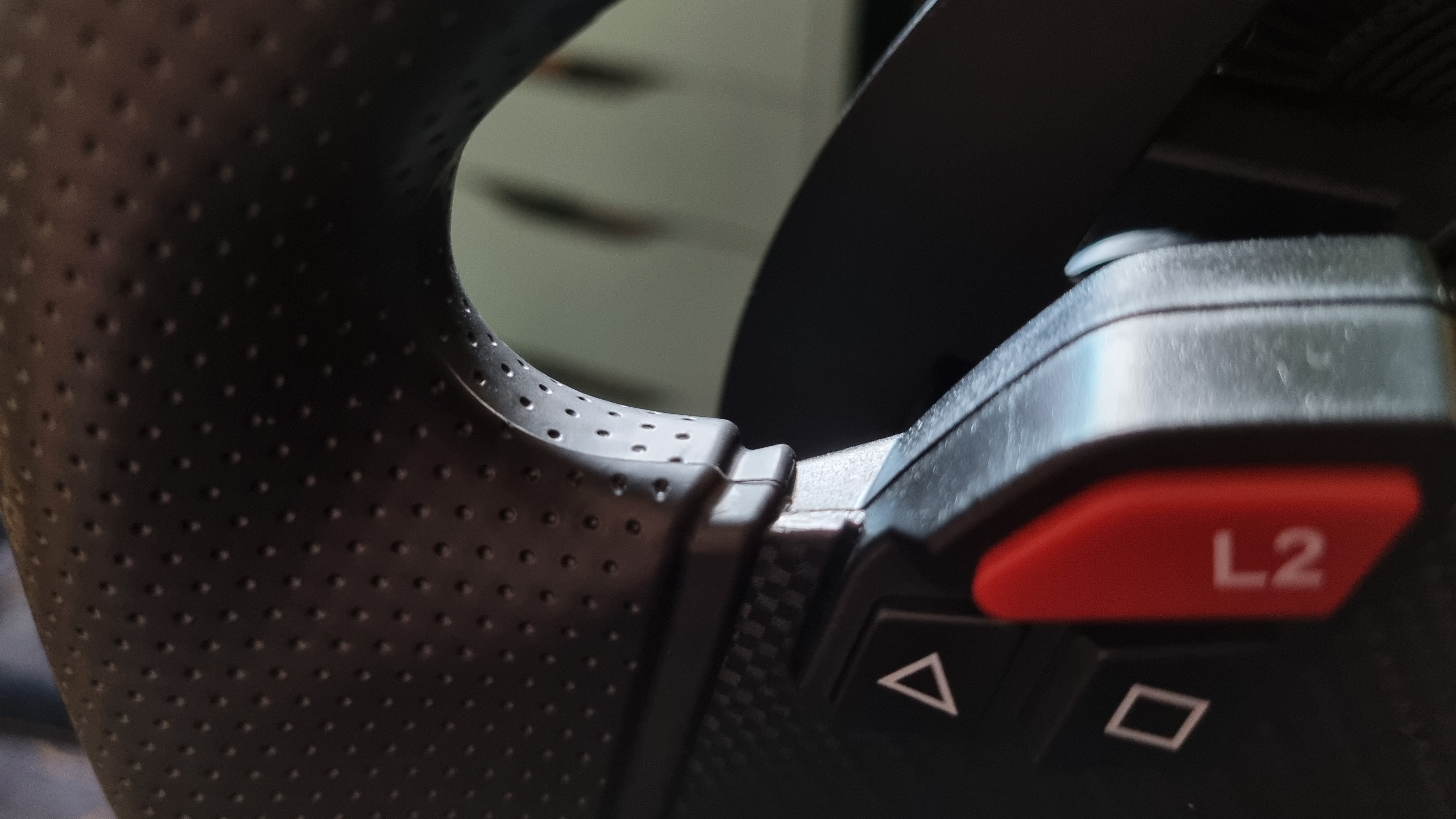 The inner diameter of the Thrustmaster T598 wheel rim, showing an obvious raised ridge