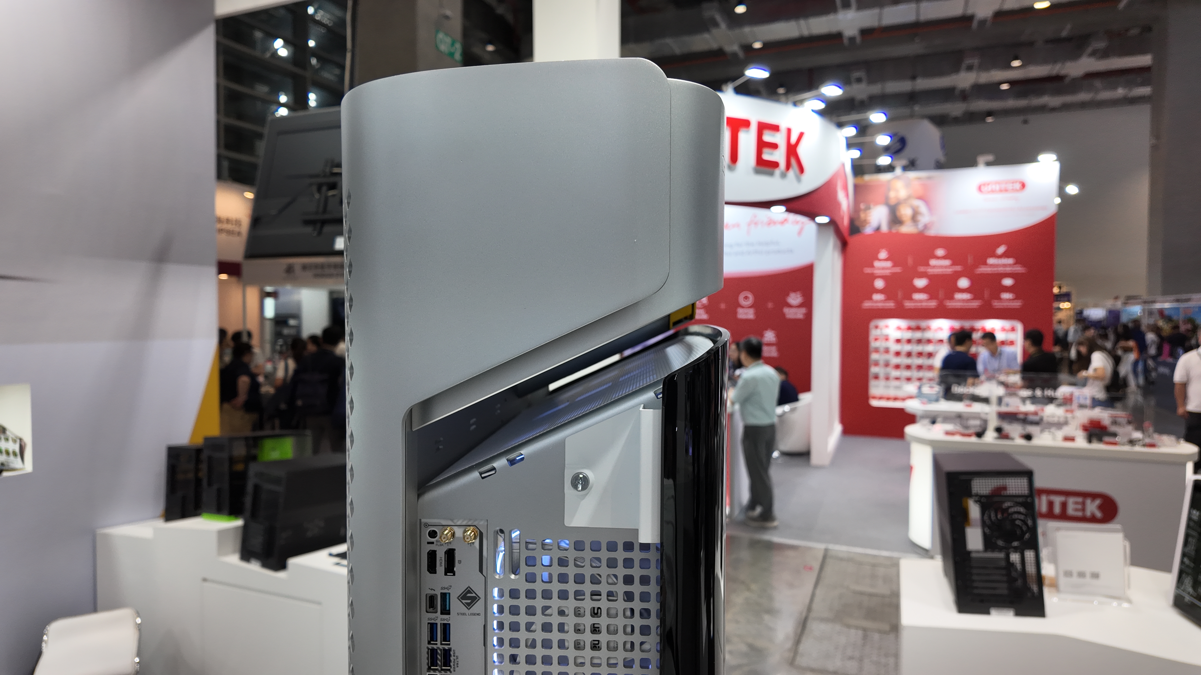 Geometric Future Model 9 PC case