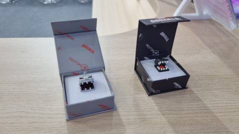 These Godzilla and Mechagodzilla custom keycaps stopped me dead in my tracks, like a nuclear lizard caught in a headlock by an oversized monkey