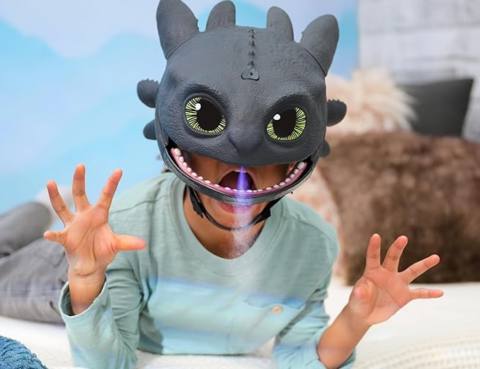 This How to Train Your Dragon plasma-spraying Toothless mask is either terrifying or perfect