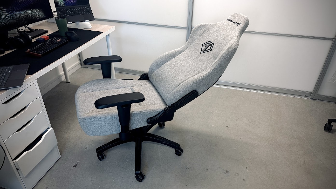AndaSeat Novis gaming chair in an office environment