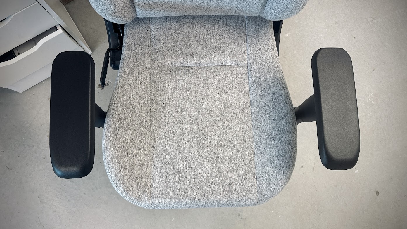 AndaSeat Novis gaming chair in an office environment