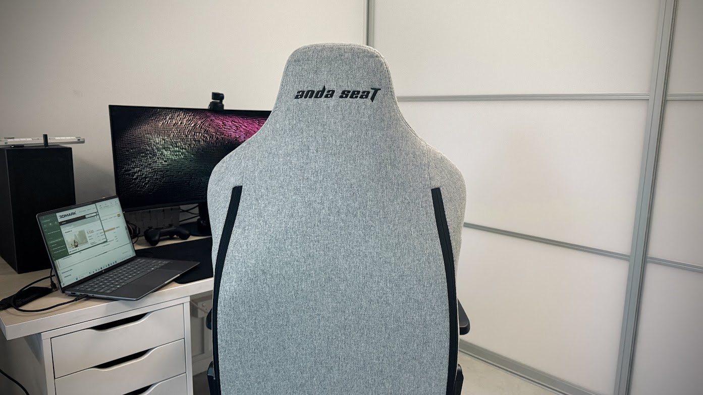 AndaSeat Novis gaming chair in an office environment