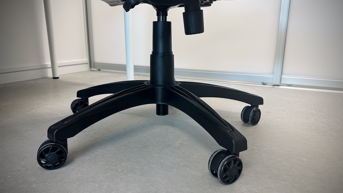 AndaSeat Novis gaming chair in an office environment