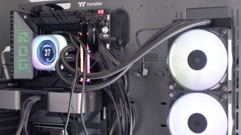 Corsair iCUE Link Titan 360 RX LCD review