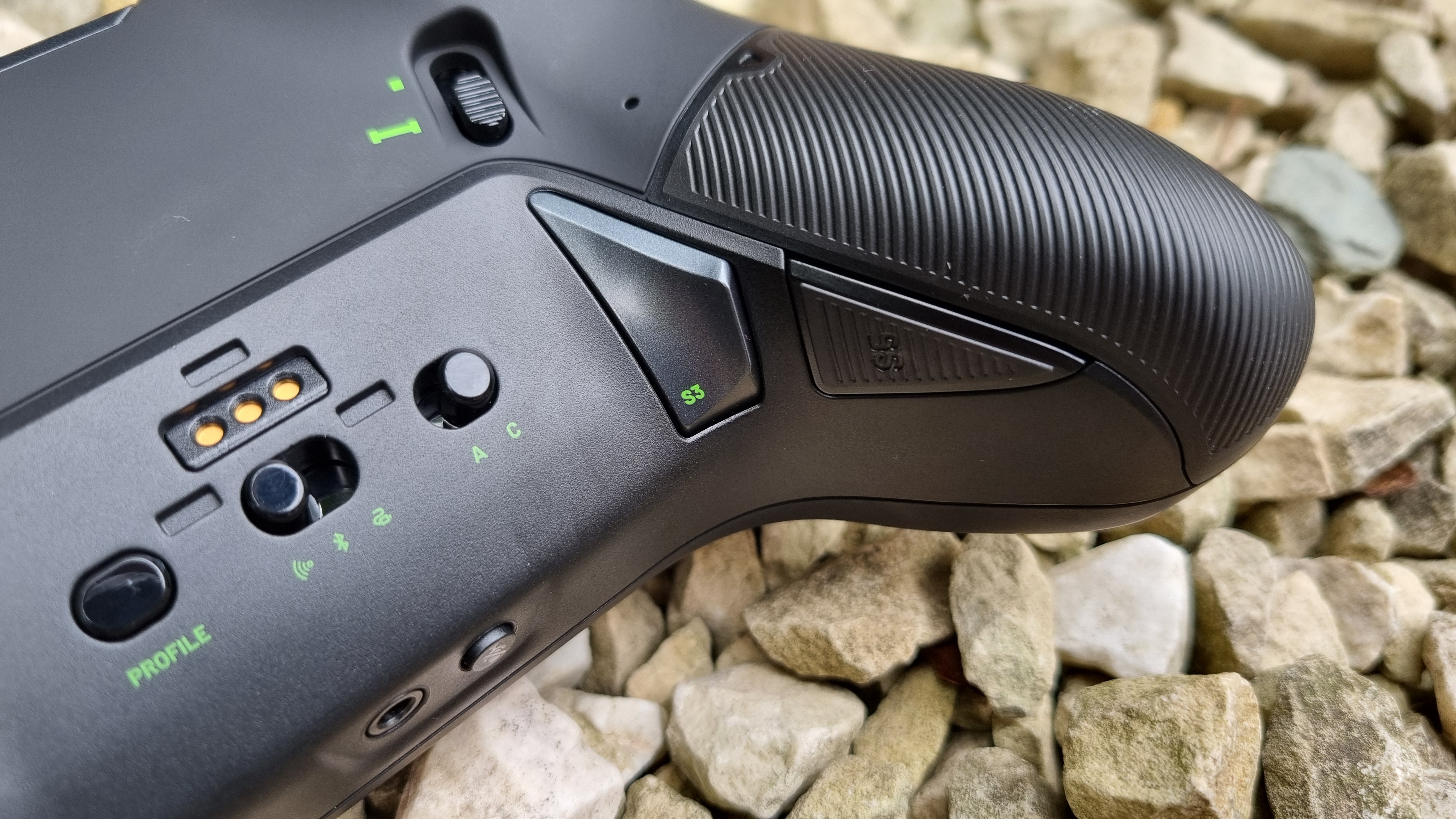 The rear buttons of the Nacon Revolution X Unlimited