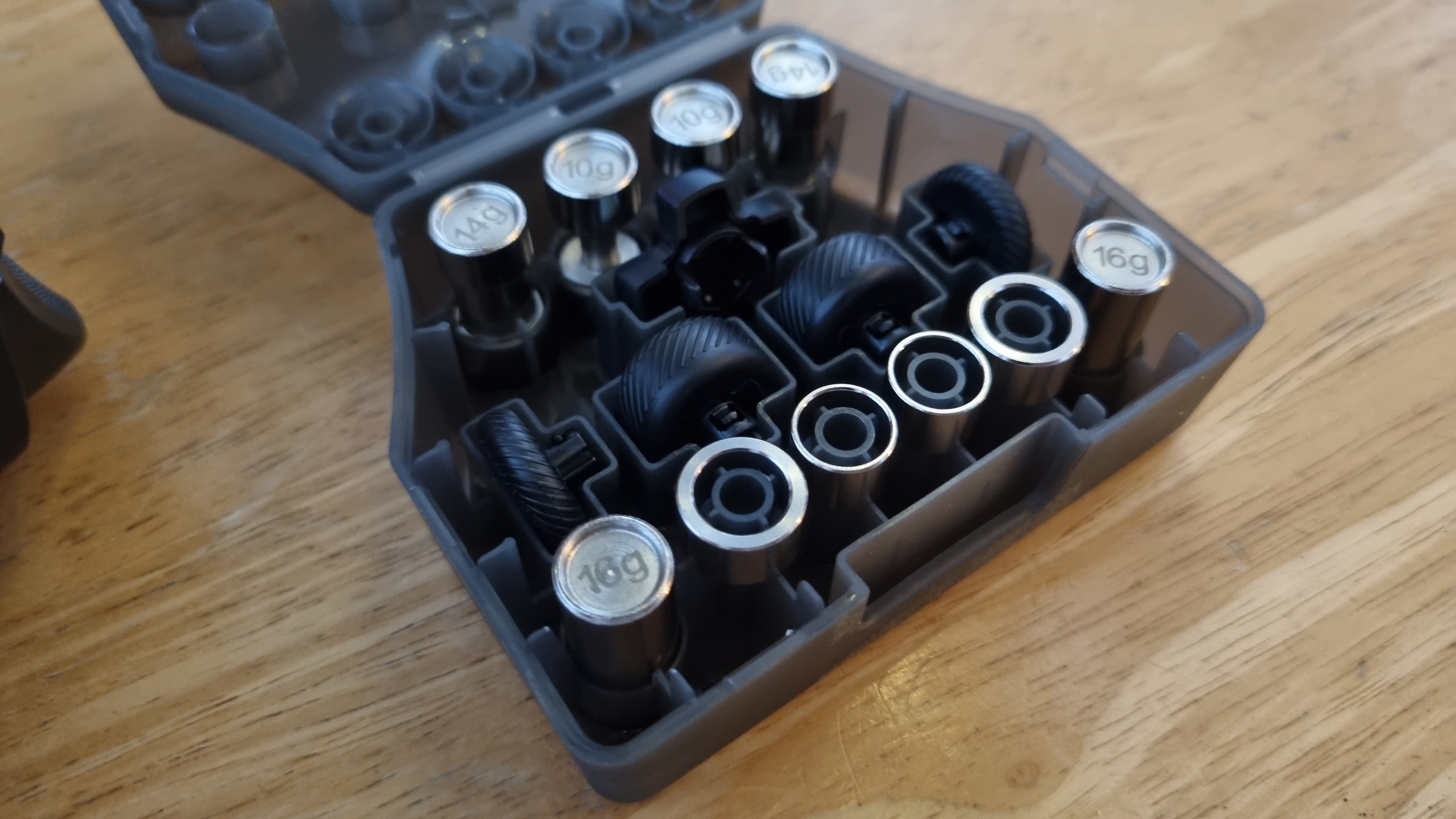 The included extra components for the Nacon Revolution X Unlimited