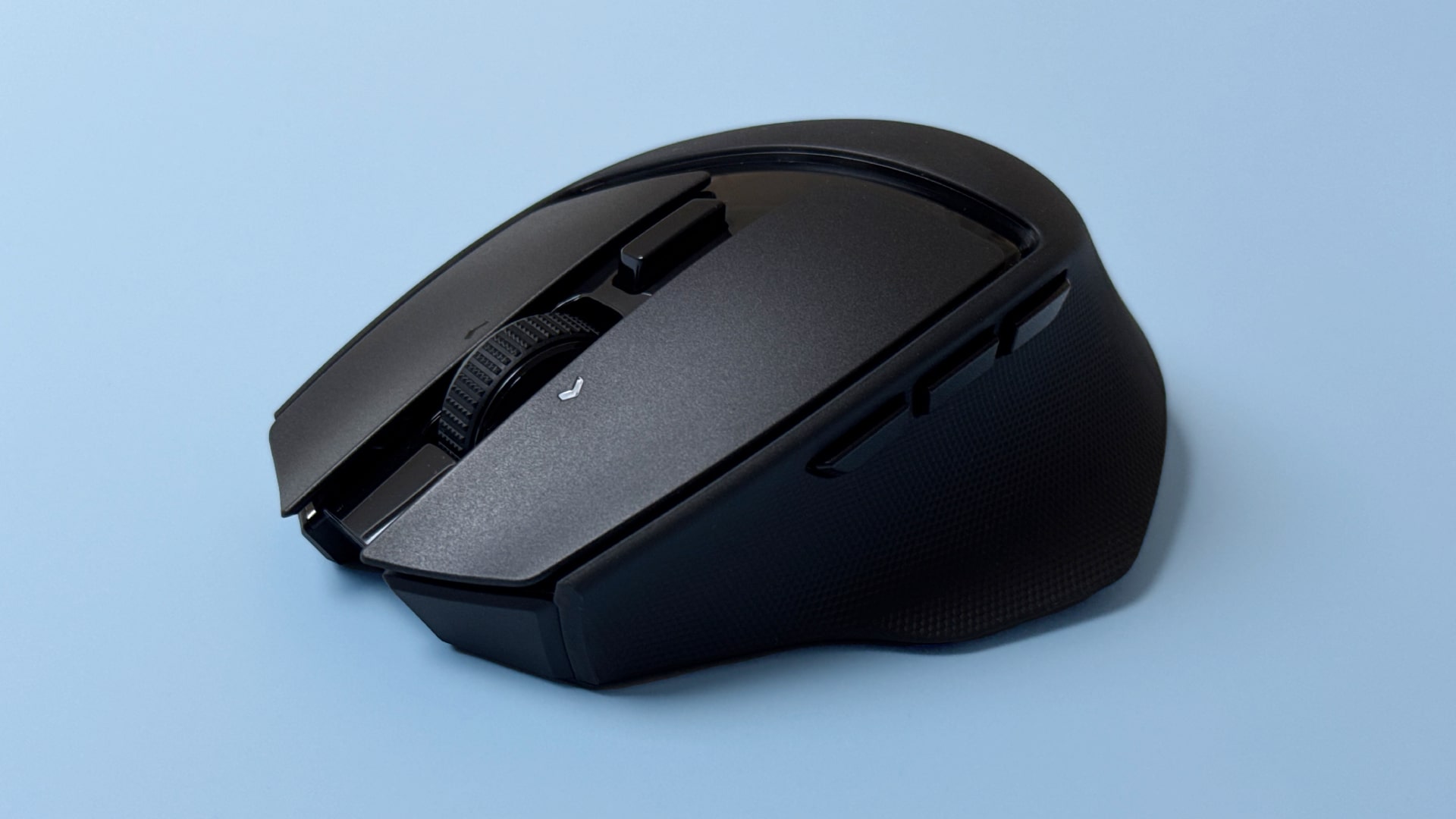 A Razer Basilisk Mobile gaming mouse and Razer Joro portable gaming keyboard on a blue background.